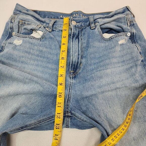 American Eagle Size 10 Women's Mom Jeans Distressed Light Wash Denim Blue Jeans - Picture 4 of 8